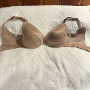 Soma vanishing back w lace trim bra. 34g